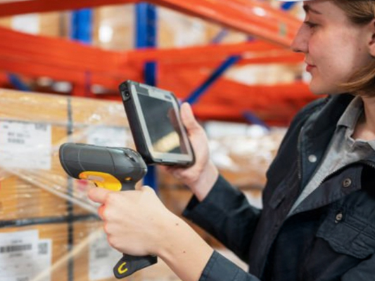 RFID tracking system monitoring supply chain assets